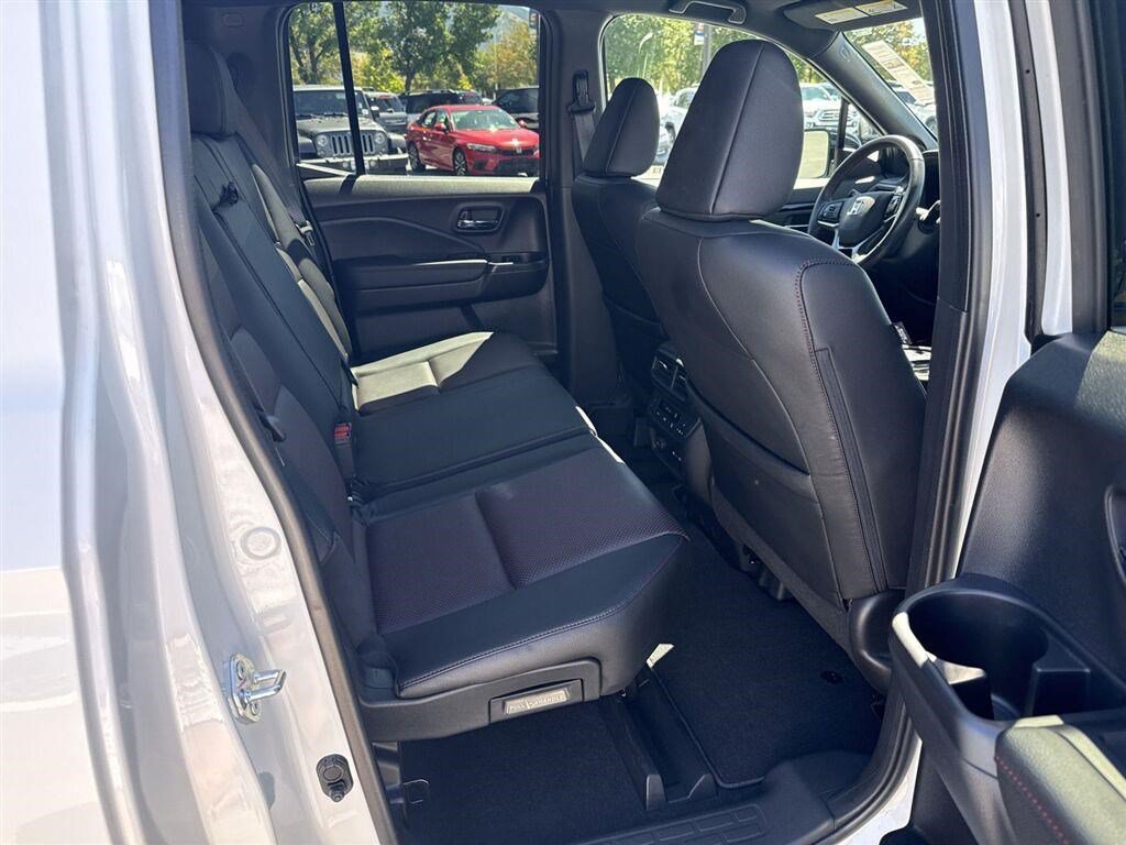 Certified 2025 Honda Ridgeline Black Edition image 23