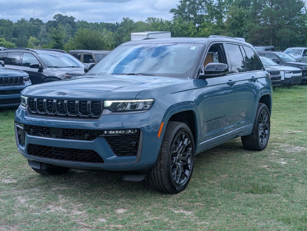 New 2026 Jeep Grand Cherokee Summit w/ Obsidian Package AWD/4WD image 4