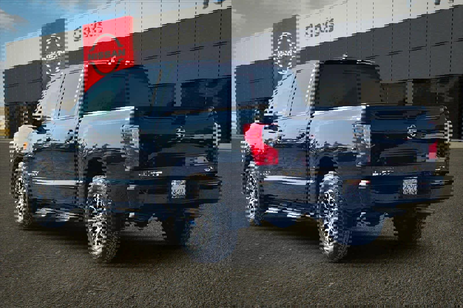 Certified 2022 Nissan Titan SV w/ Accessory Utility Package image 7