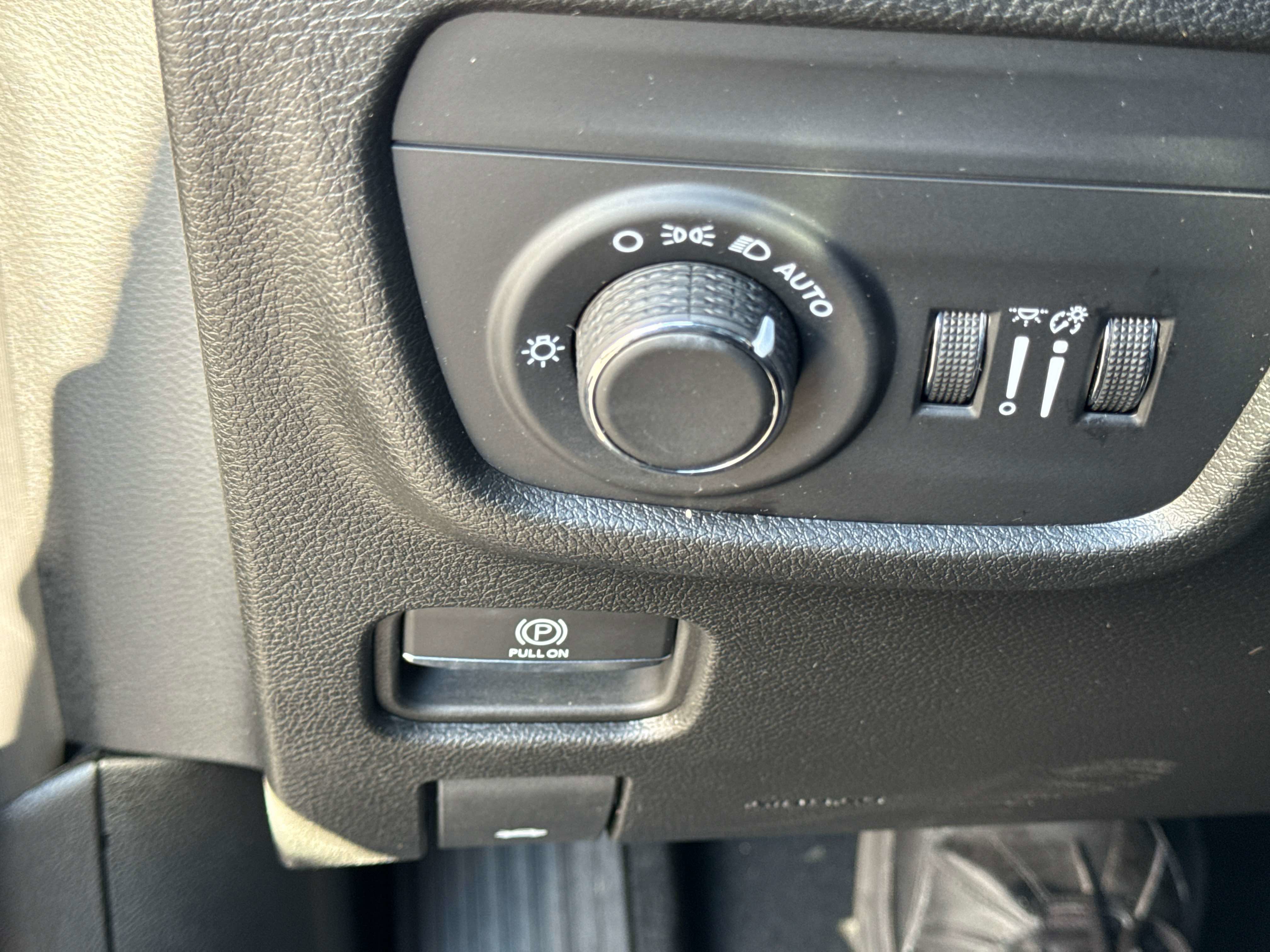 Used 2024 Jeep Grand Cherokee Altitude image 27