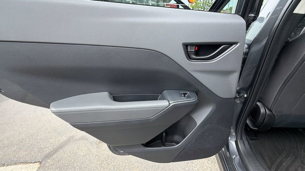 Used 2025 Subaru Crosstrek 2.0i Premium image 14