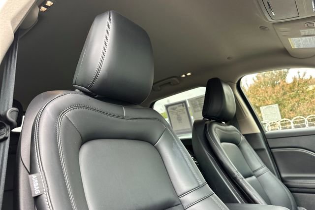 Used 2025 Lincoln Corsair FWD w/ Rear Removable Package Tray image 15