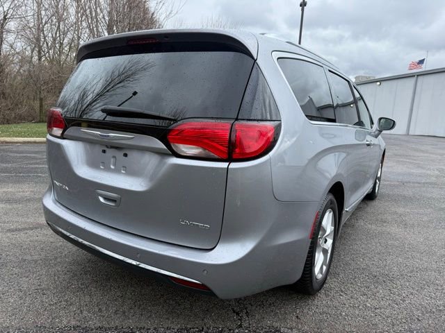 Used 2020 Chrysler Pacifica Limited image 3