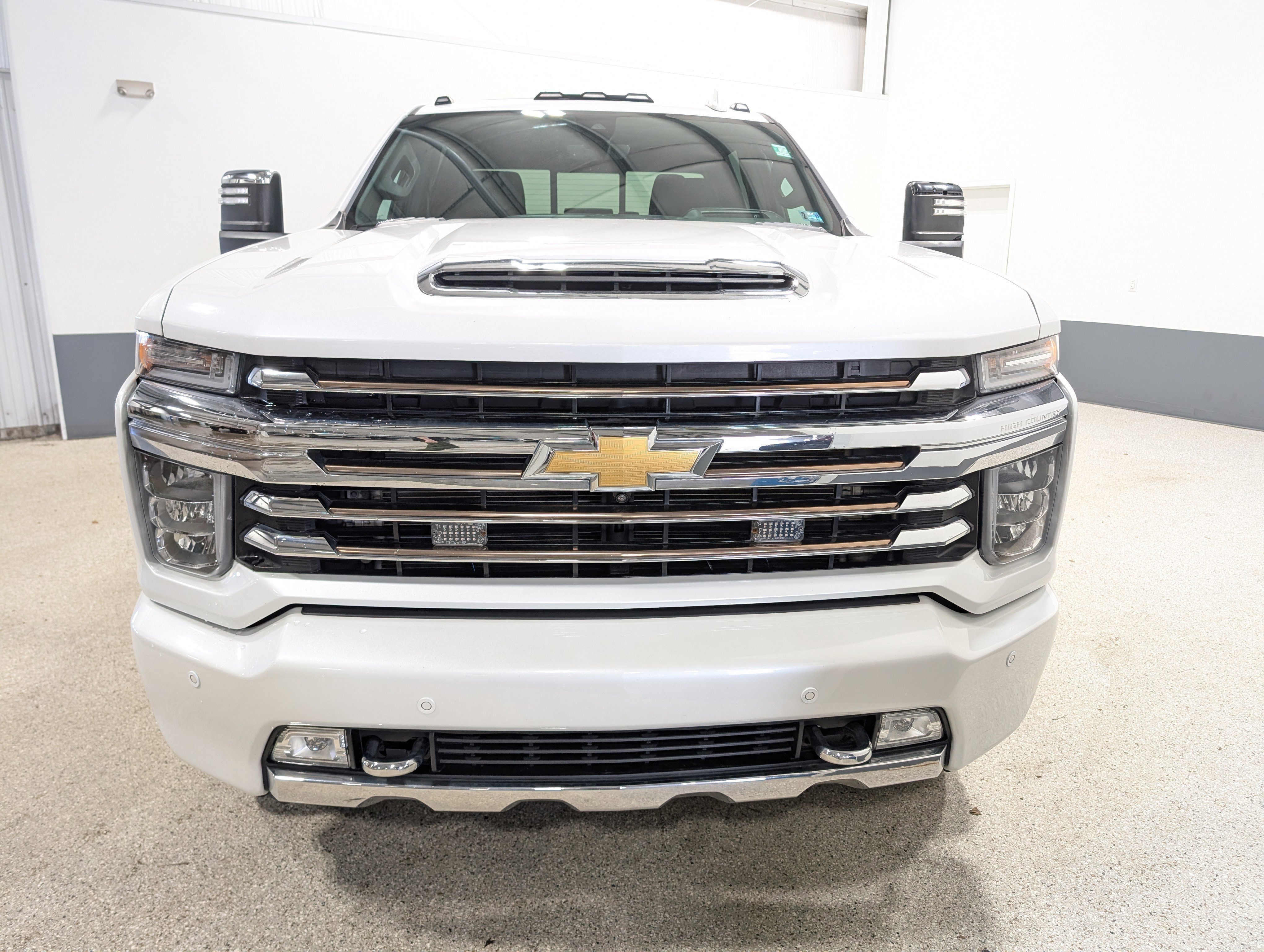 Used 2021 Chevrolet Silverado 2500 High Country w/ Technology Package AWD/4WD image 8