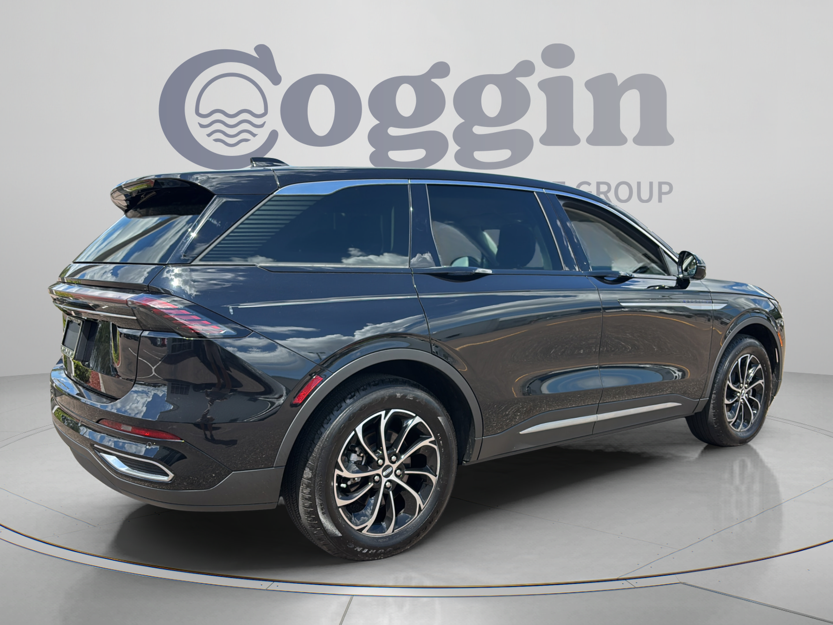 Used 2025 Lincoln Nautilus Premier AWD/4WD image 14