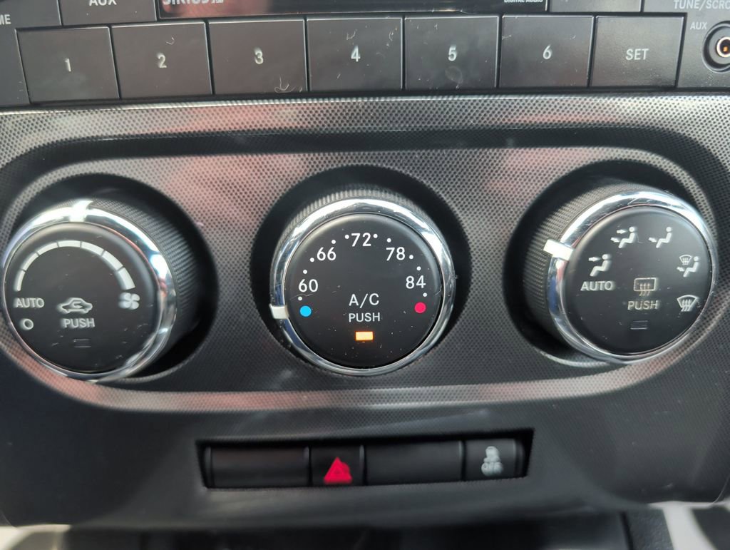 Used 2014 Dodge Challenger SXT image 13