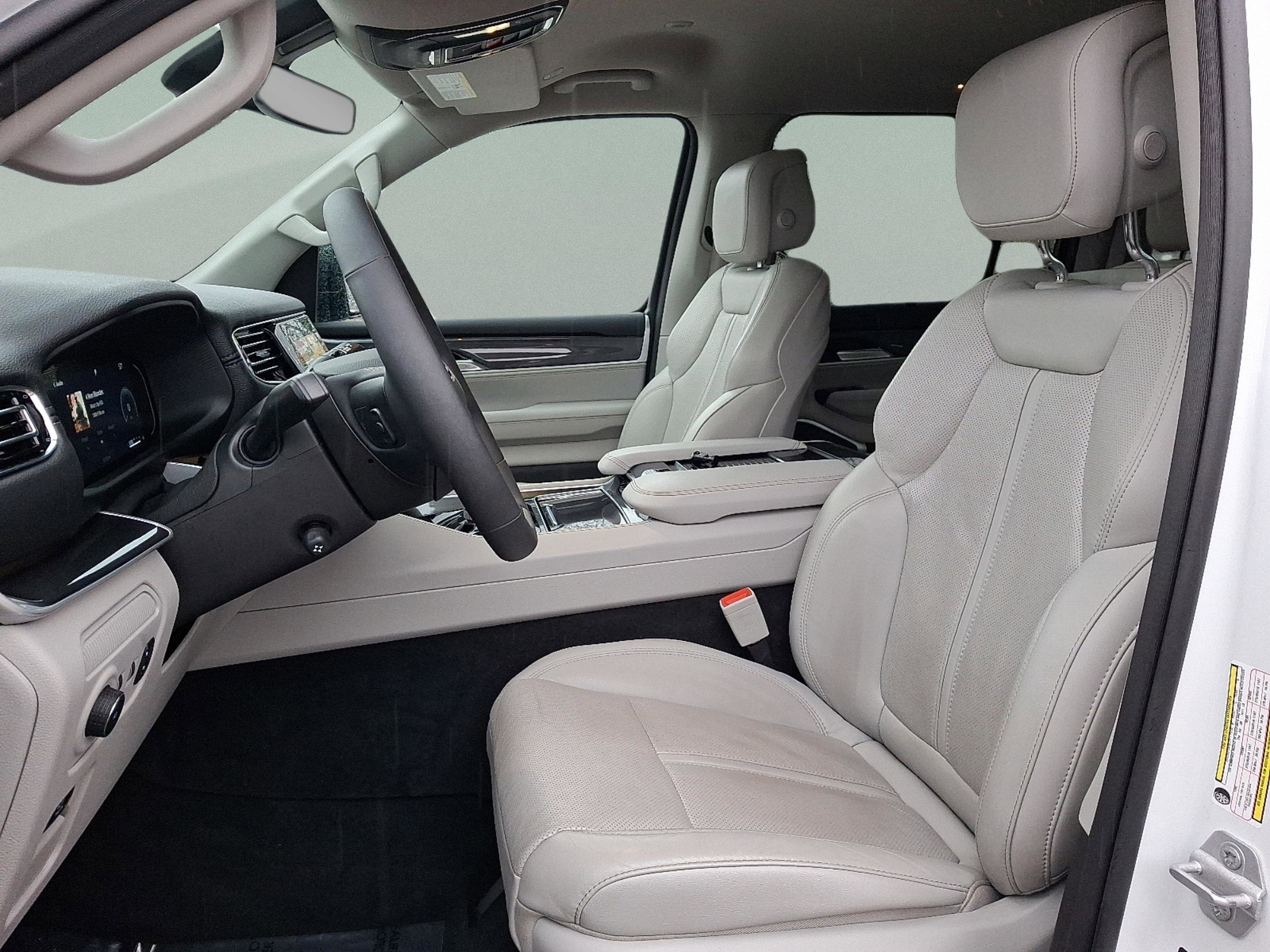 Used 2023 Jeep Wagoneer Series I 4x4 w/ Convenience Group I image 11