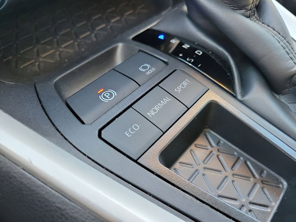 Used 2024 Toyota RAV4 LE FWD image 18