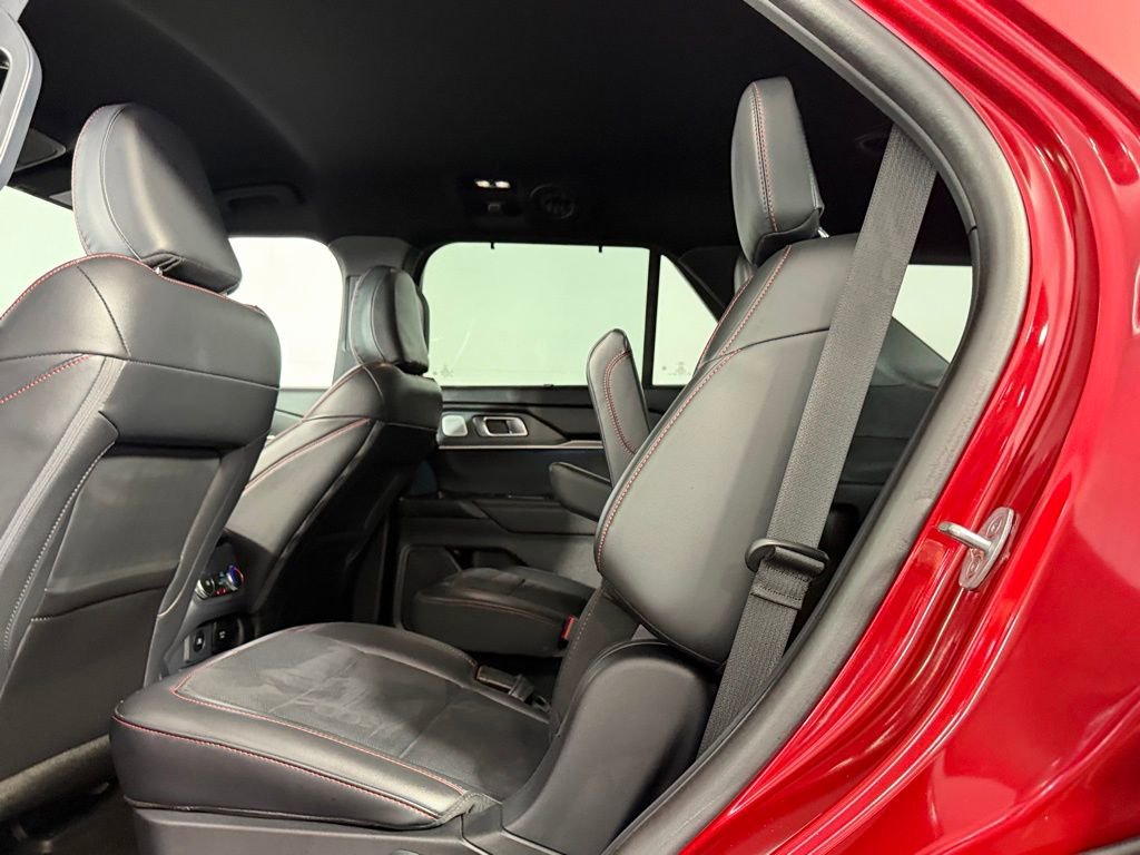 Used 2025 Ford Explorer ST image 18