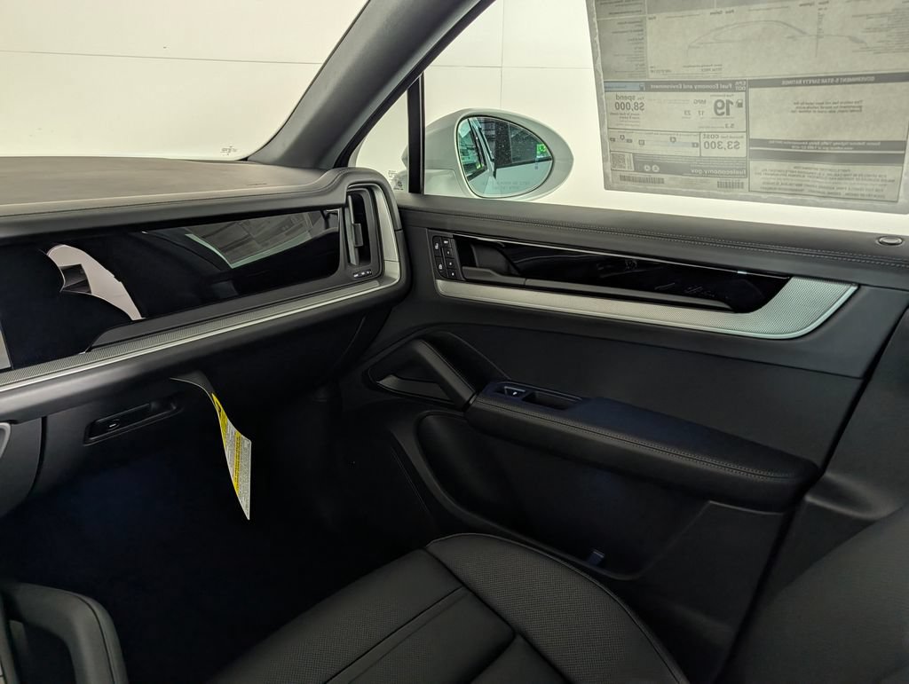 New 2026 Porsche Cayenne Coupe AWD/4WD image 23