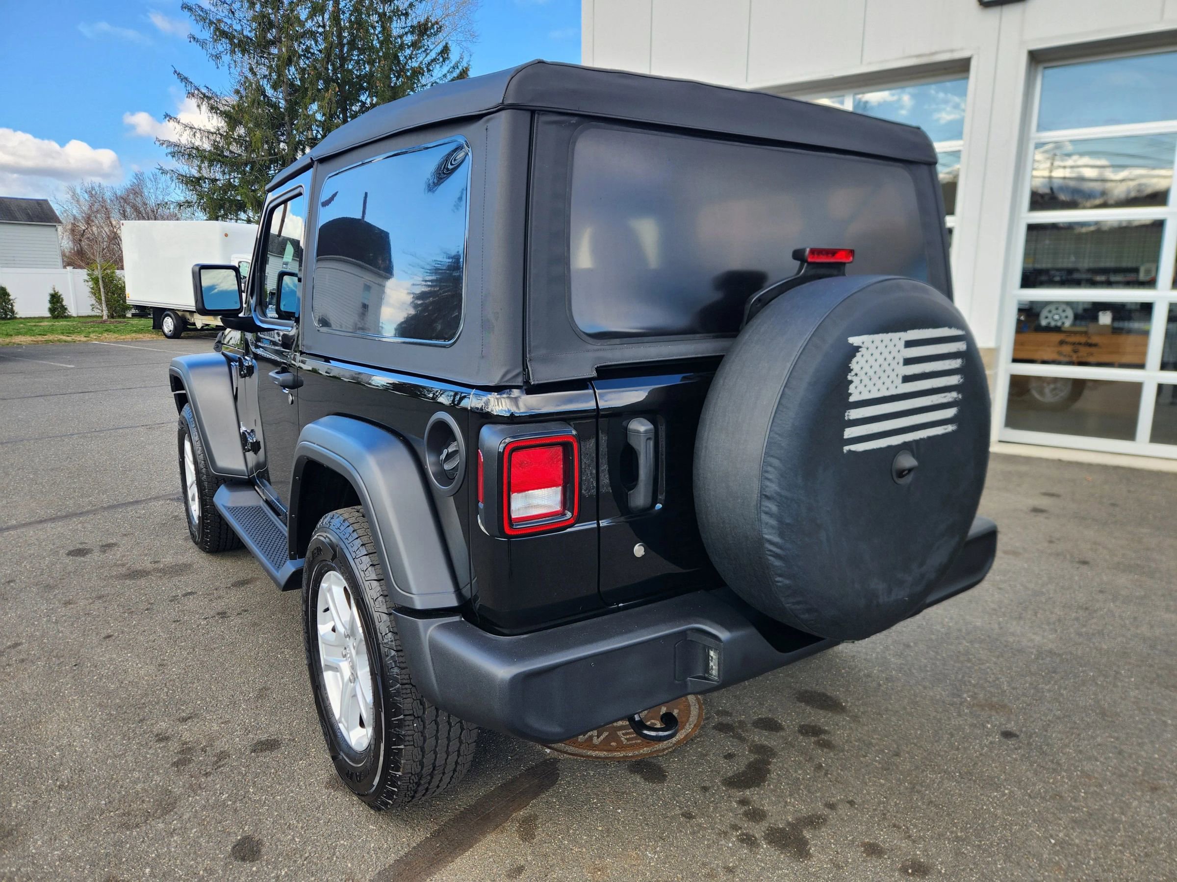 Used 2018 Jeep Wrangler Sport image 9