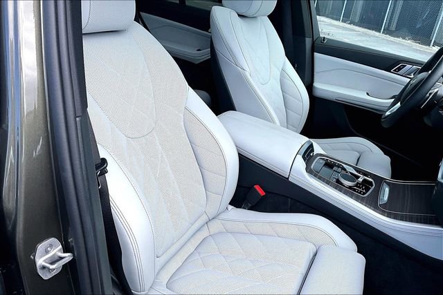 Used 2025 BMW X5 xDrive40i w/ Parking Assistance Package image 7