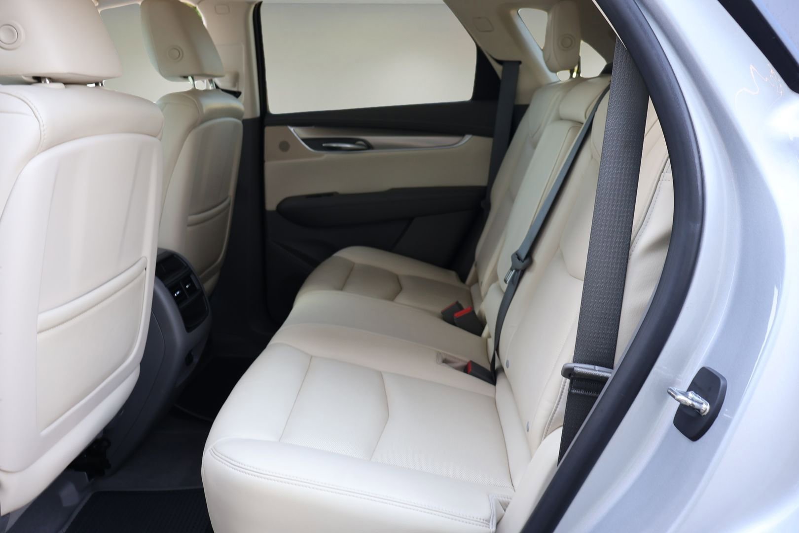 Used 2017 Cadillac XT5 Luxury w/ Driver Awareness Package FWD image 12