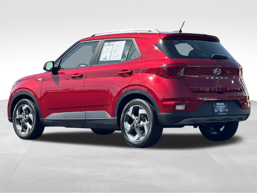 Used 2025 Hyundai Venue SEL FWD image 5