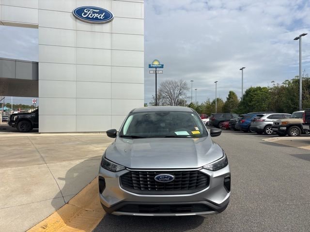 Used 2024 Ford Escape Active w/ Cold Weather Package image 8