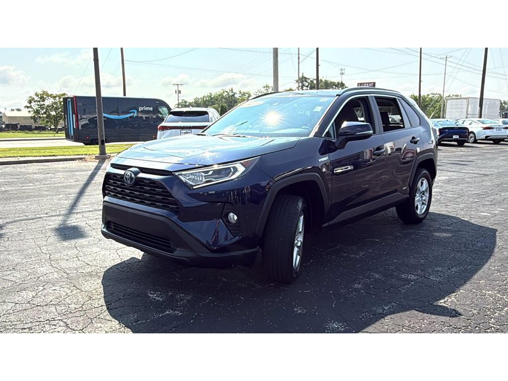 Used 2019 Toyota RAV4 XLE w/ Convenience Package AWD/4WD image 3