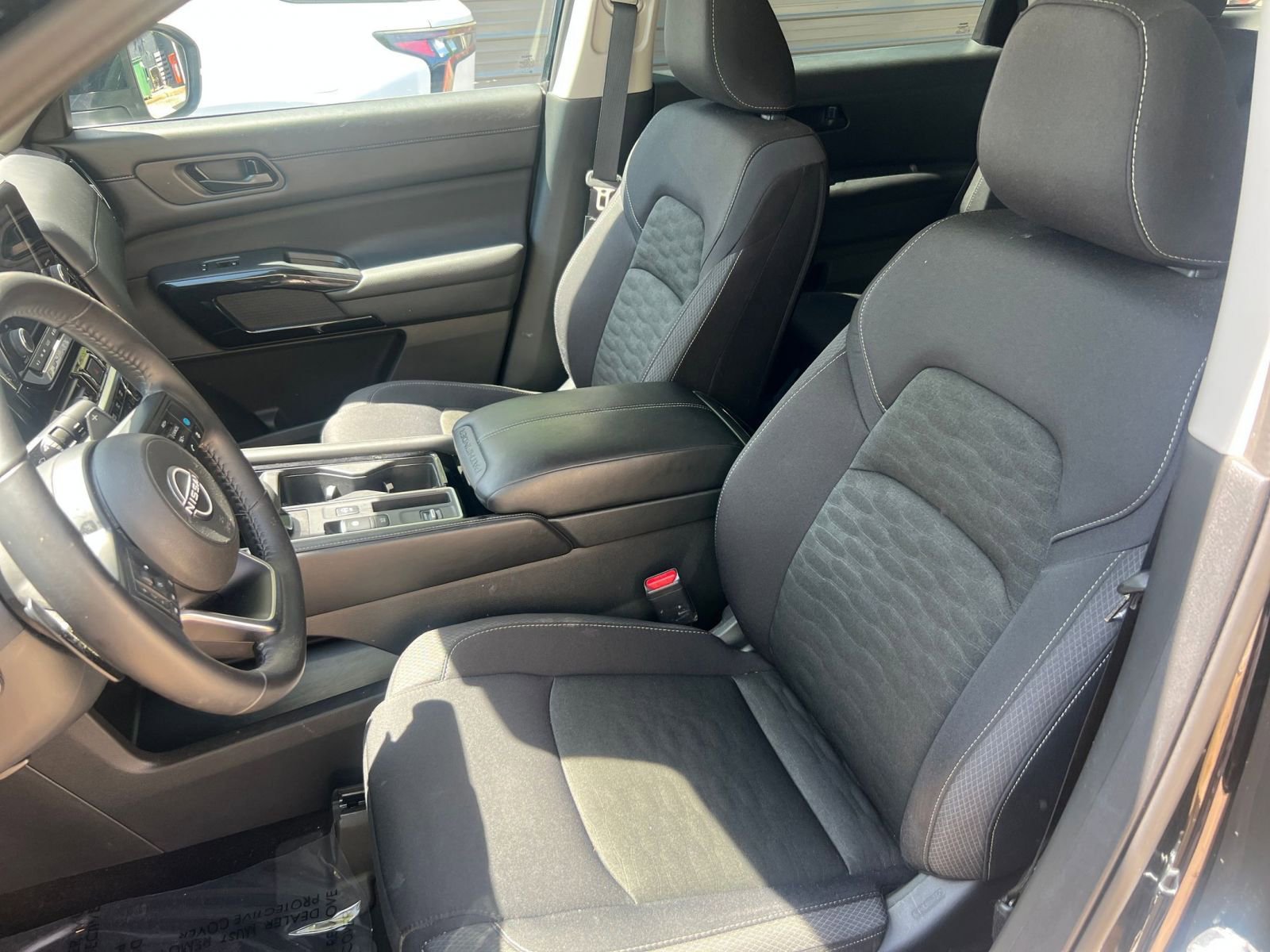 Used 2025 Nissan Pathfinder SV FWD image 35