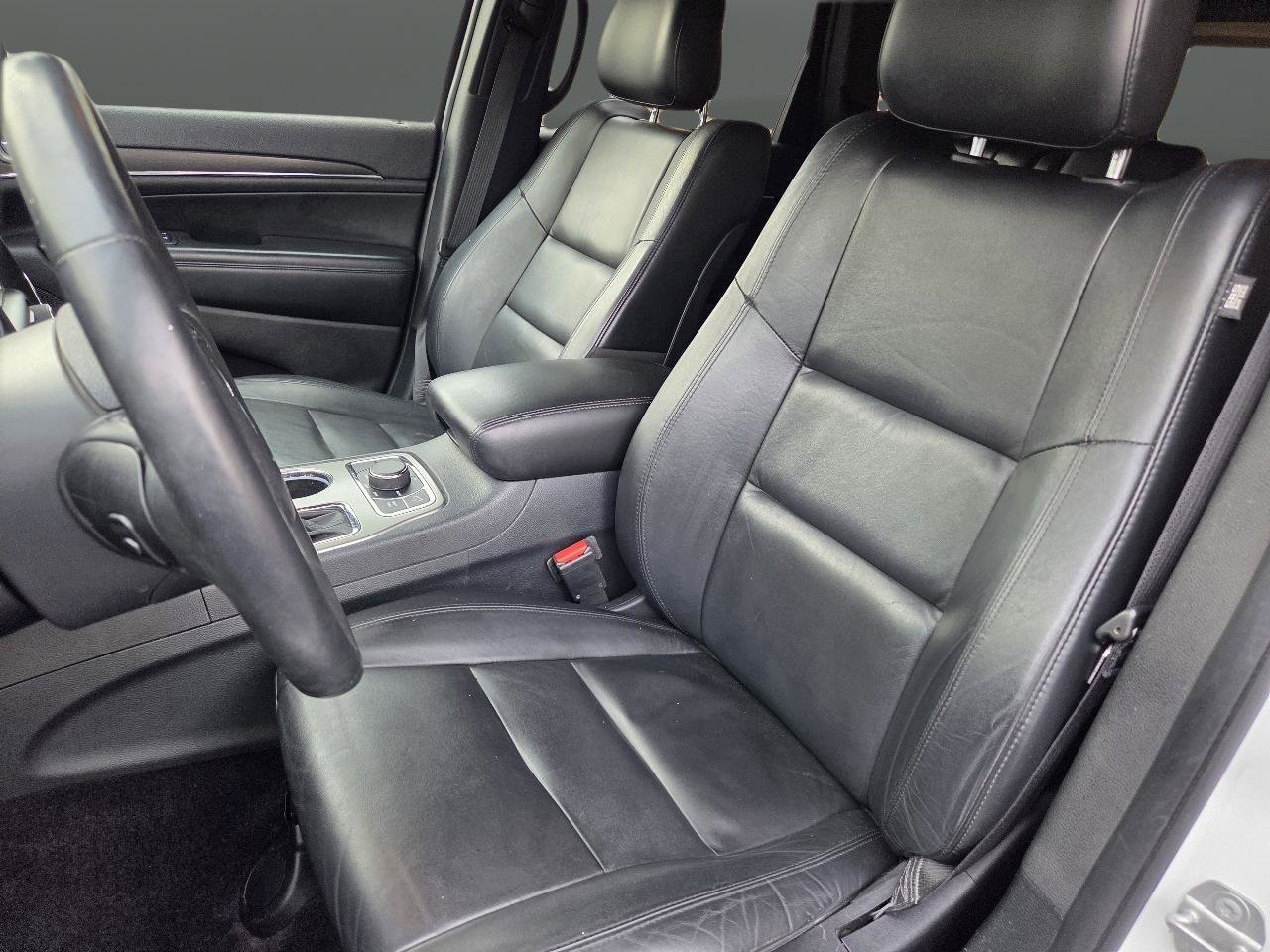 Used 2018 Jeep Grand Cherokee Limited AWD/4WD image 11