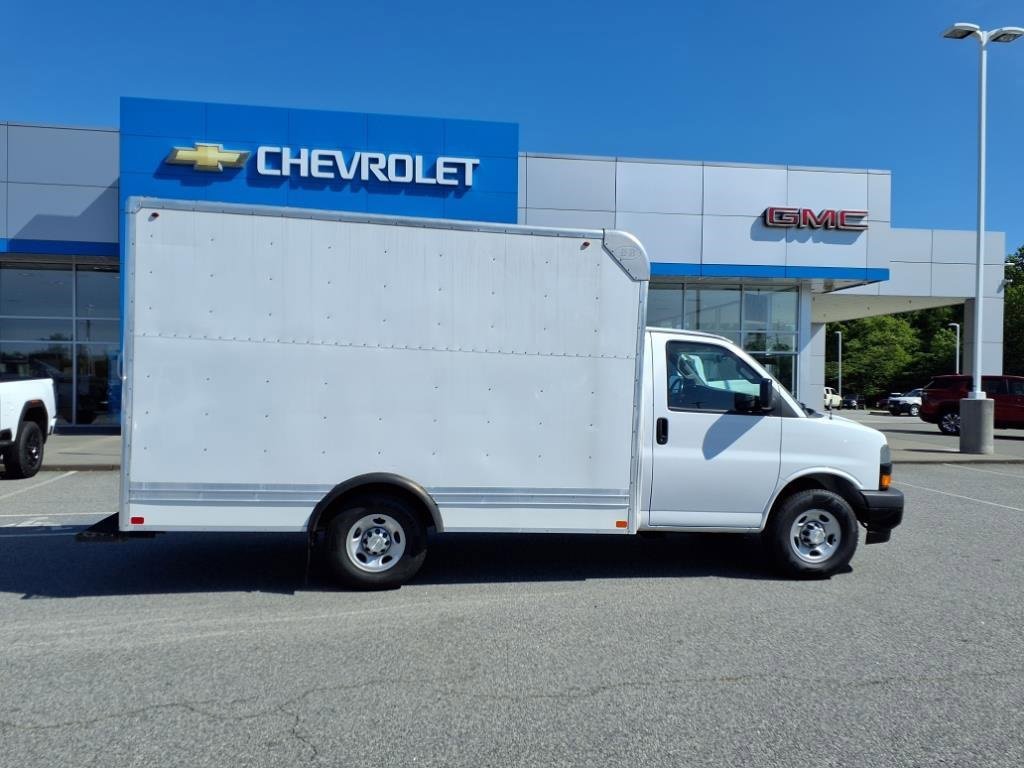 Used 2020 Chevrolet Express 3500 w/ Driver Convenience Package image 23