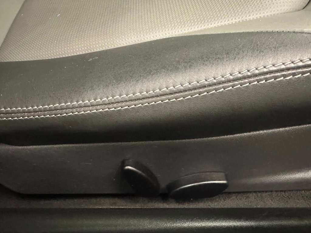 Used 2005 Chrysler Crossfire Limited image 24