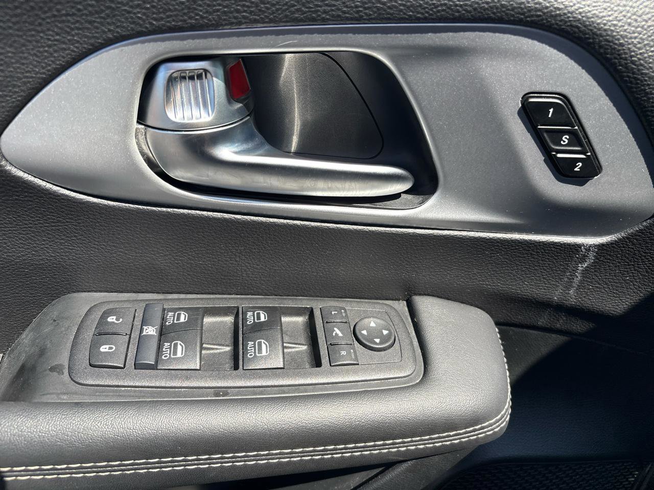 Used 2025 Chrysler Pacifica Limited FWD image 10