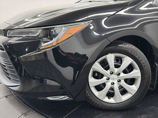 Certified 2026 Toyota Corolla LE FWD image 5