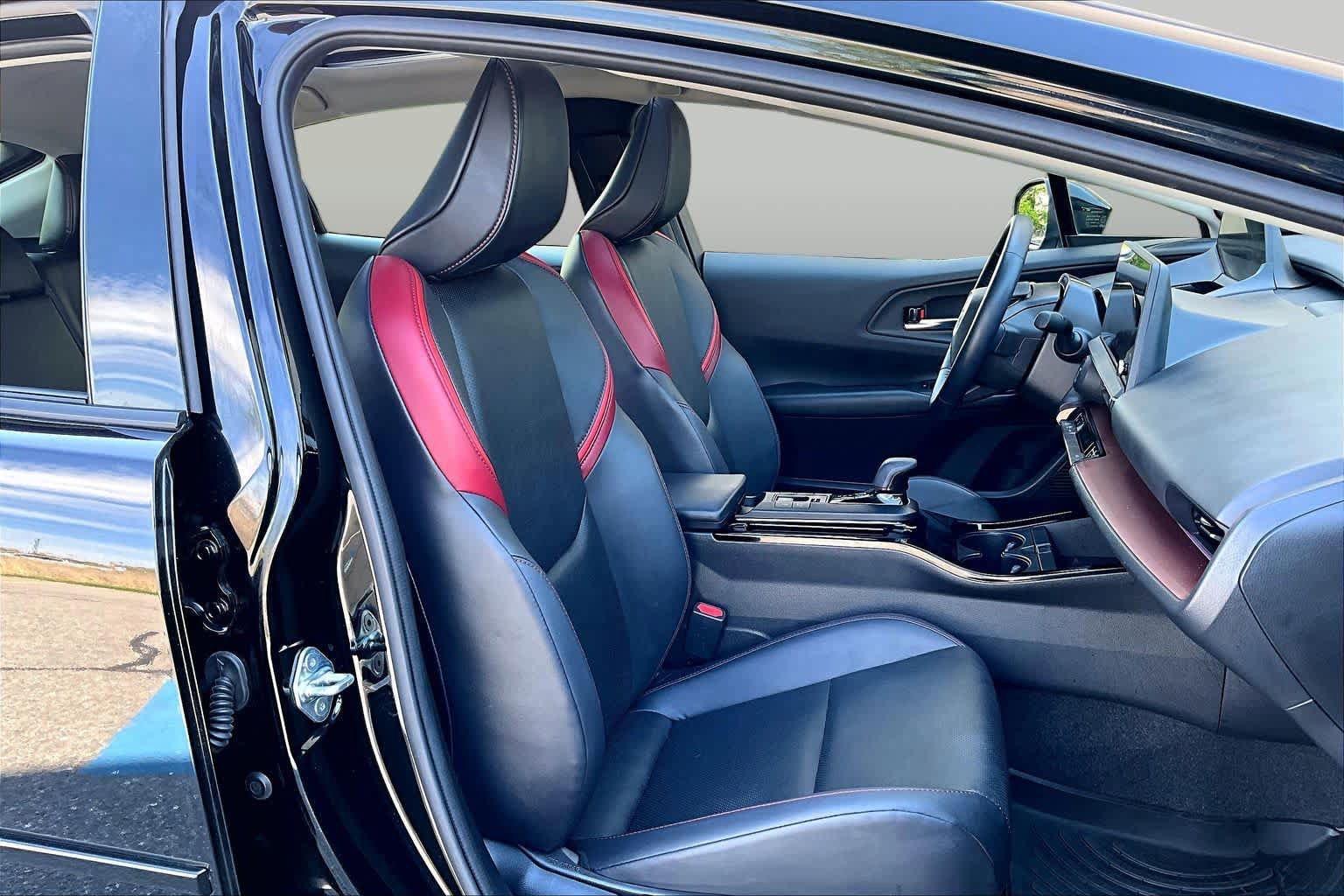 Used 2023 Toyota Prius Prime Premium FWD image 8