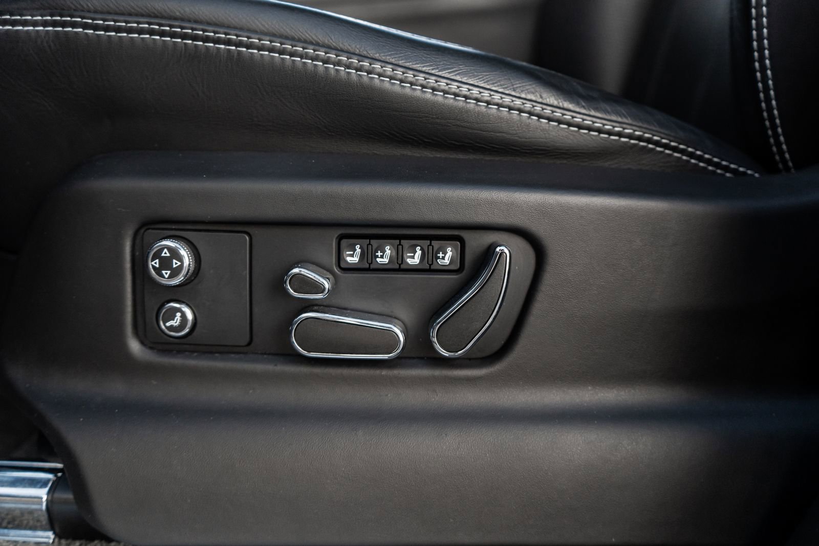 Certified 2022 Bentley Bentayga image 24