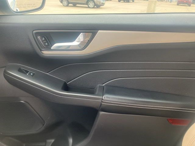 Used 2021 Ford Escape SEL w/ Technology Package FWD image 18