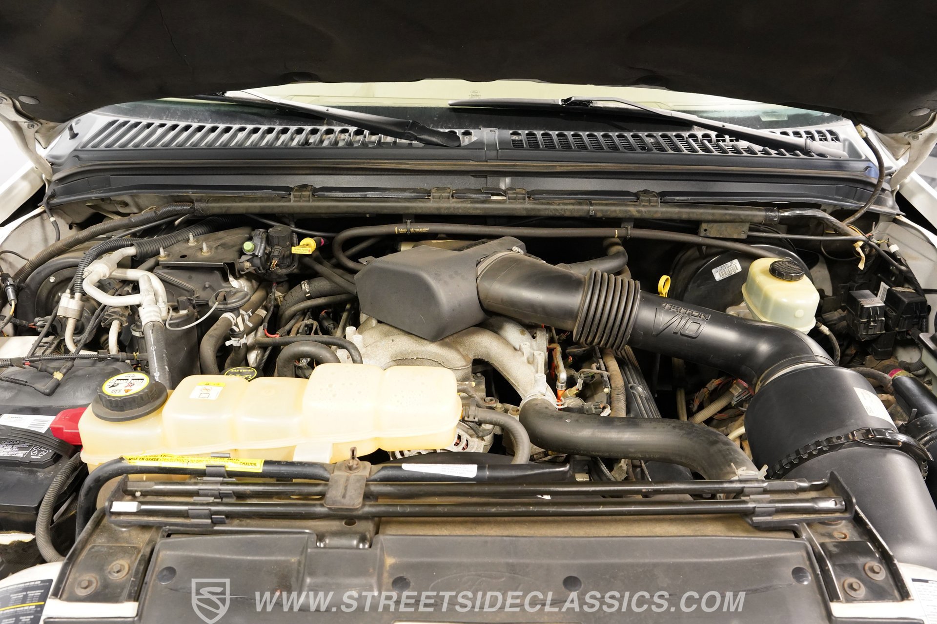 Used 2002 Ford Excursion XLT image 3