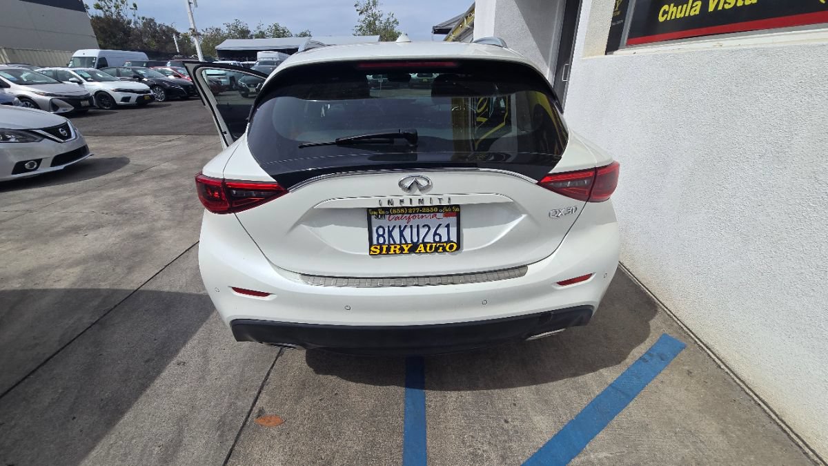Used 2019 INFINITI QX30 w/ Cargo Package FWD image 40