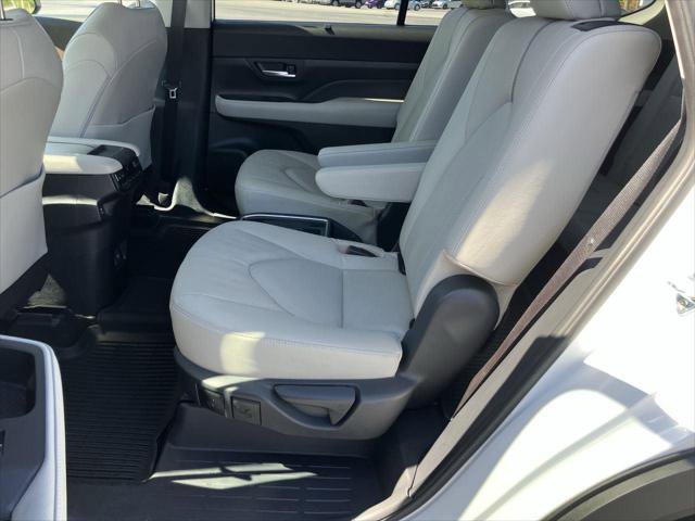 Certified 2024 Toyota Grand Highlander AWD image 28