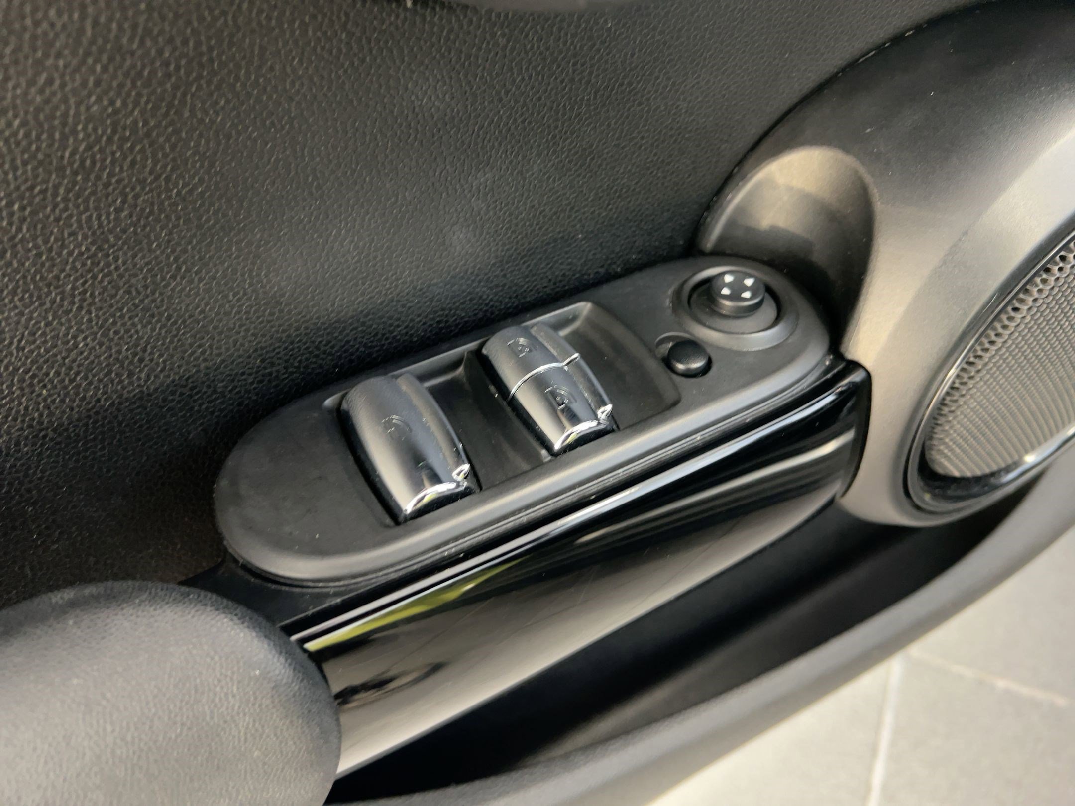 Used 2022 MINI Cooper Convertible image 13