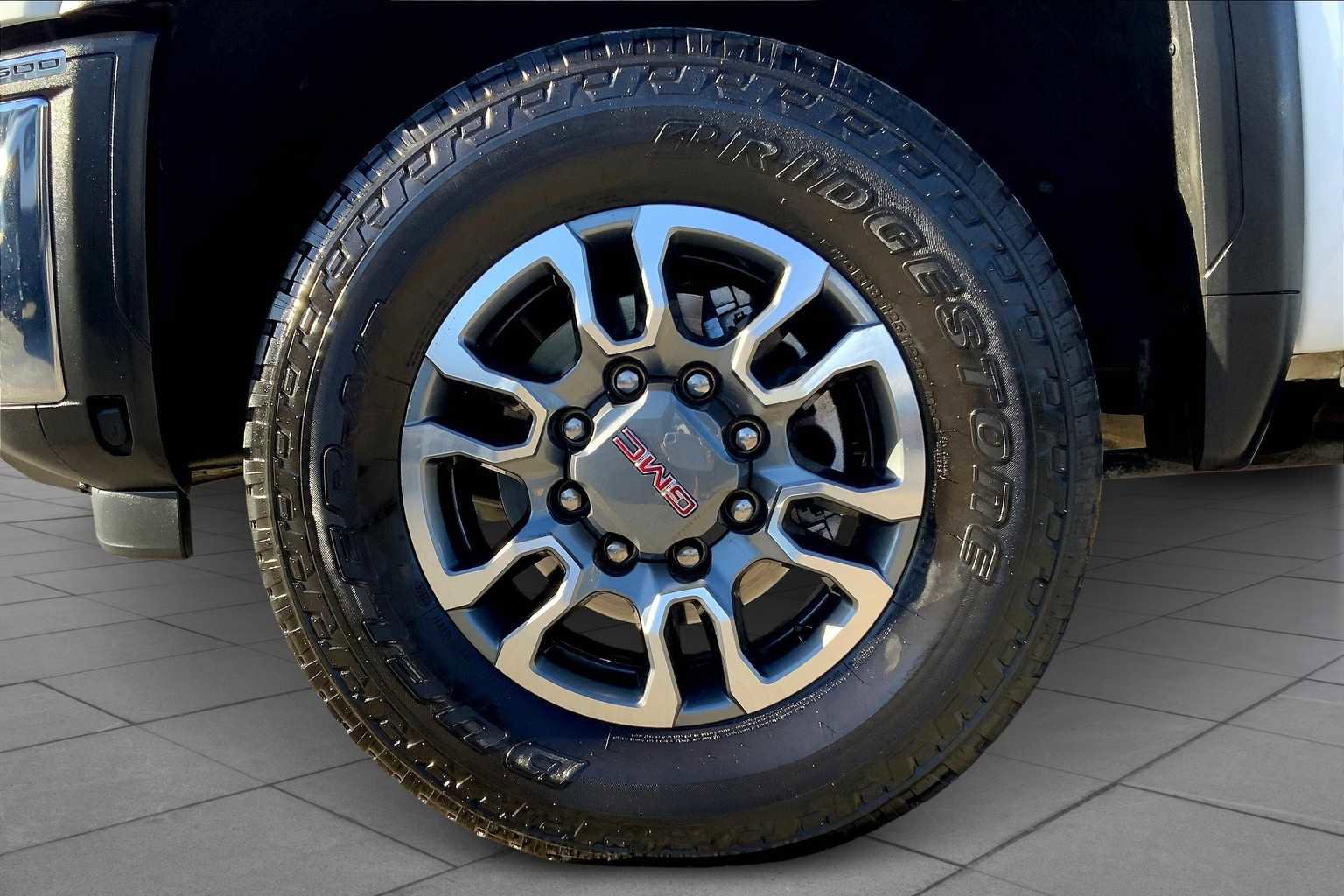 Used 2024 GMC Sierra 2500 SLT w/ SLT Premium Package image 19