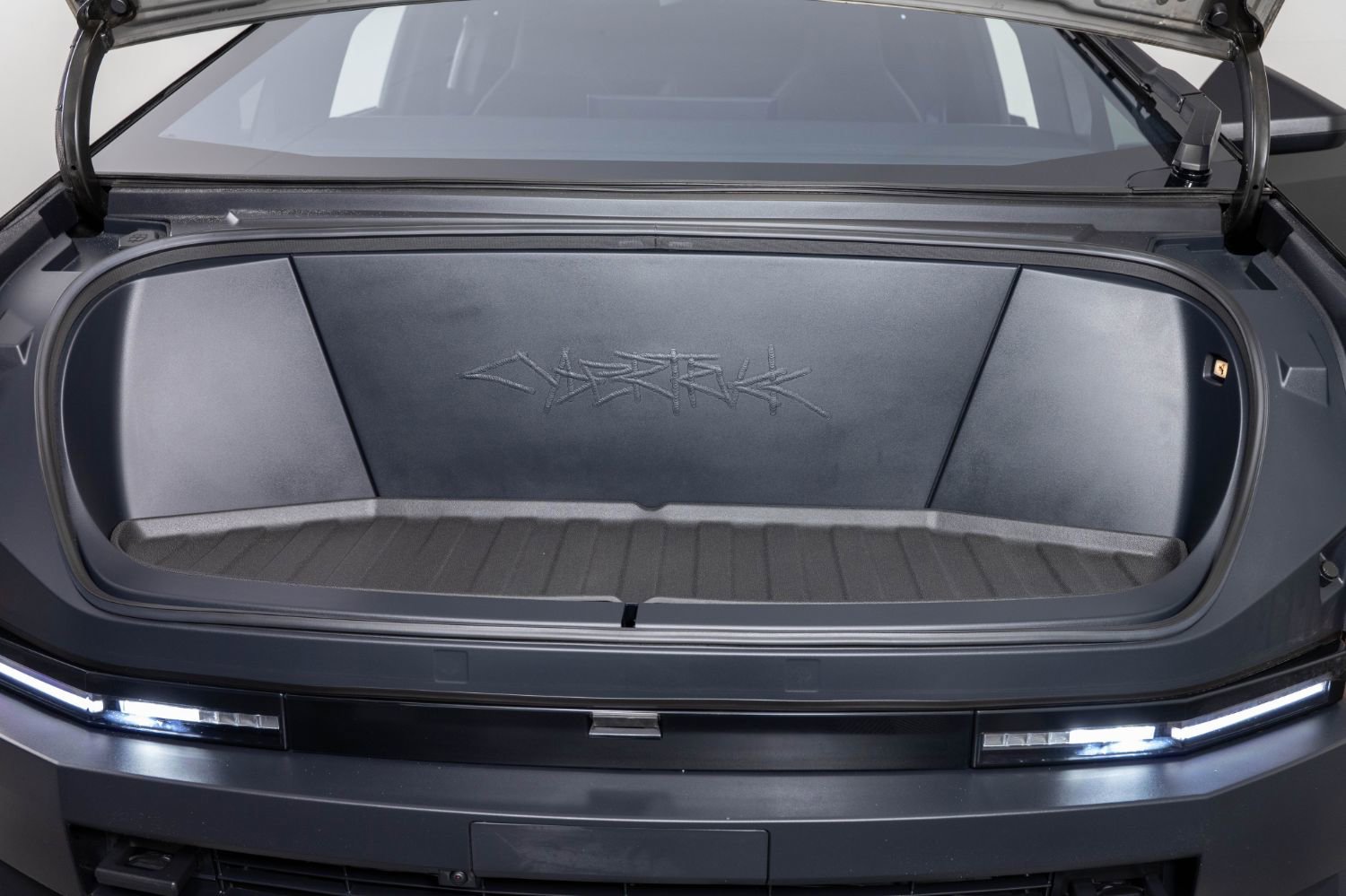 Used 2024 Tesla Cybertruck AWD Crew Cab image 39