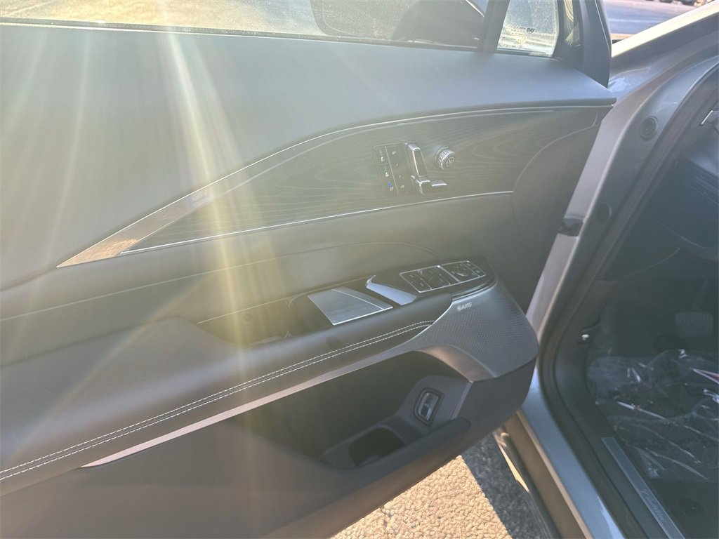 Used 2024 Cadillac Lyriq Sport image 14