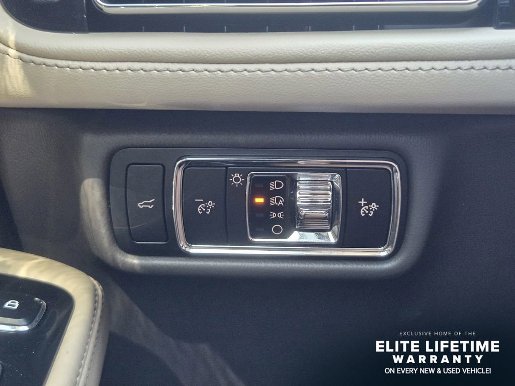 Used 2023 Lincoln Aviator AWD image 21