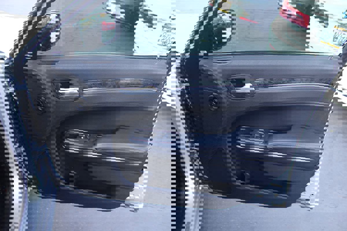 Used 2020 Chrysler 300 Limited image 18