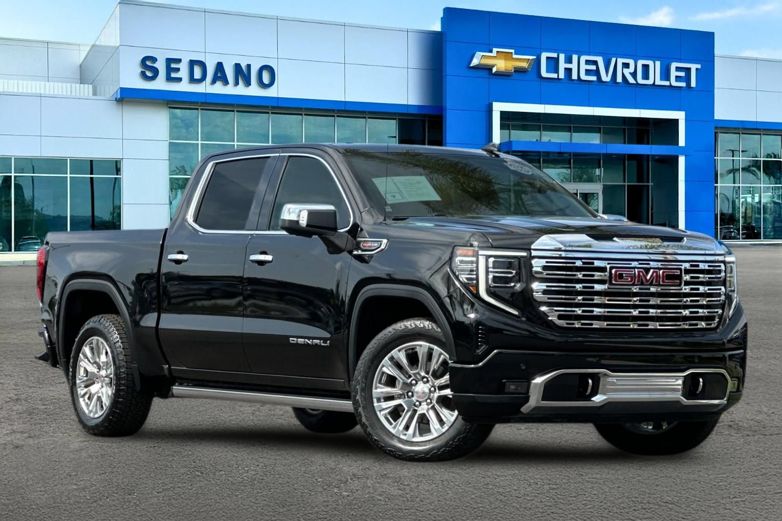 Used 2022 GMC Sierra 1500 Denali w/ Technology Package AWD/4WD image 2