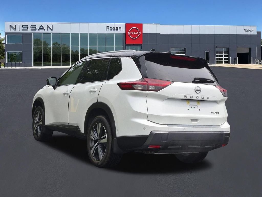 Used 2025 Nissan Rogue SL w/ Tech Package AWD/4WD image 5