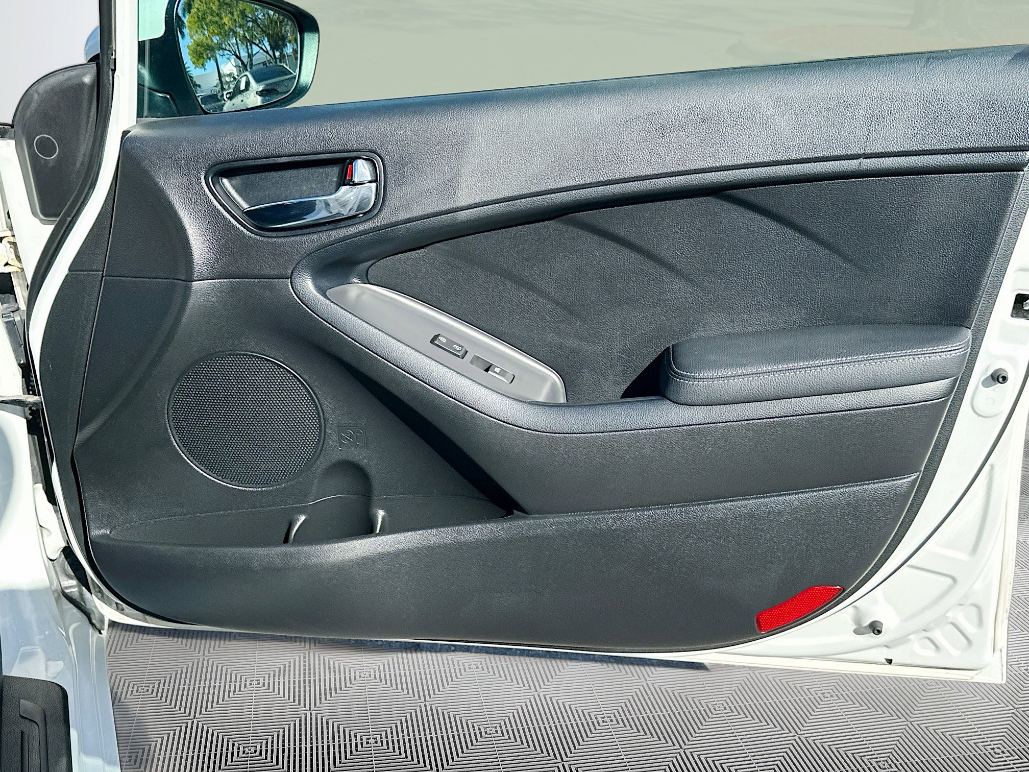 Used 2017 Kia Forte S w/ S Technology Package image 32