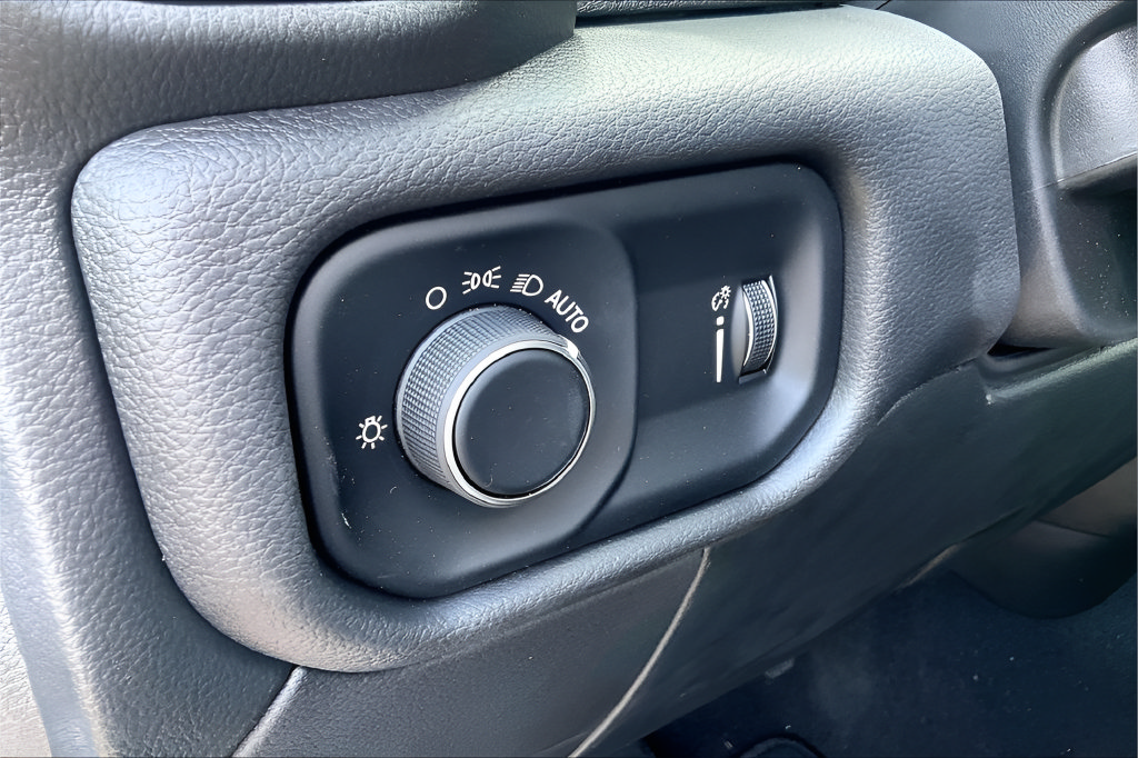 New 2024 RAM 3500 Tradesman w/ Chrome Appearance Group AWD/4WD image 17