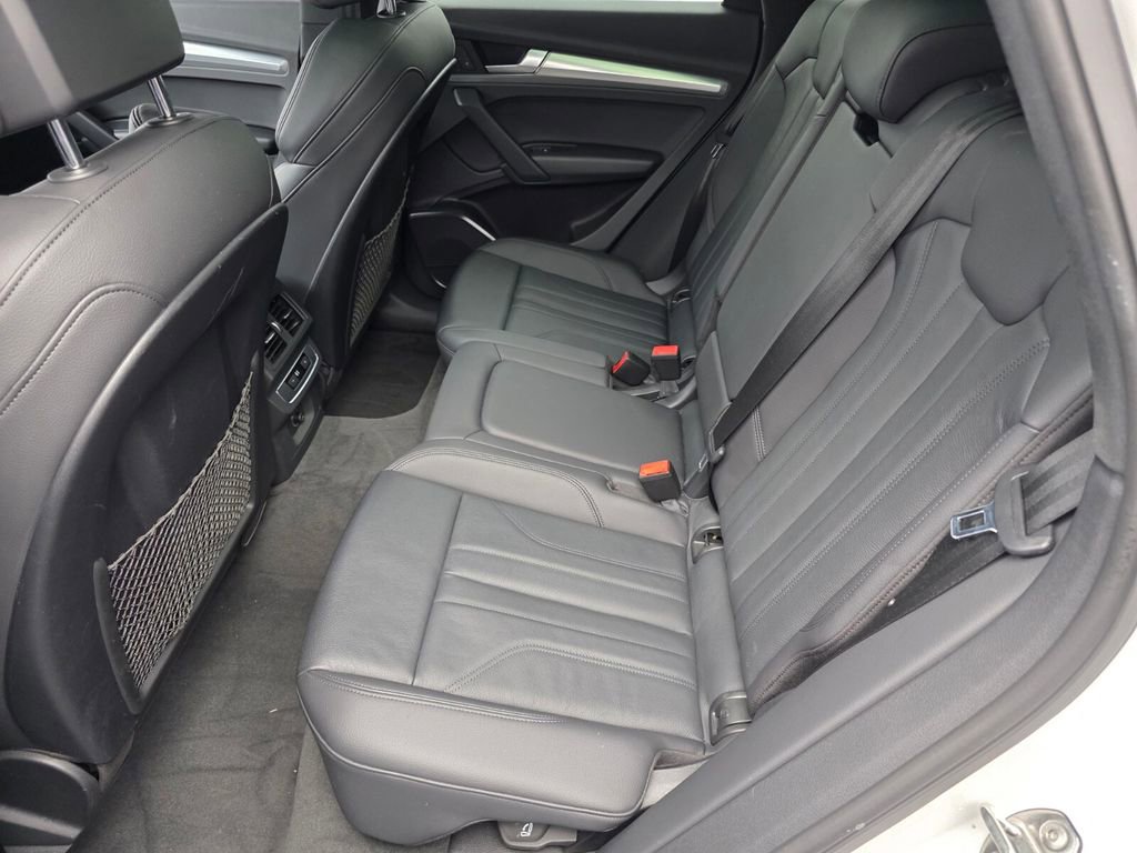Used 2020 Audi Q5 2.0T Premium w/ Titanium Sport Package AWD/4WD image 14