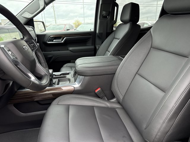 Used 2026 Chevrolet Silverado 1500 LT Trail Boss w/ Convenience Package II AWD/4WD image 5