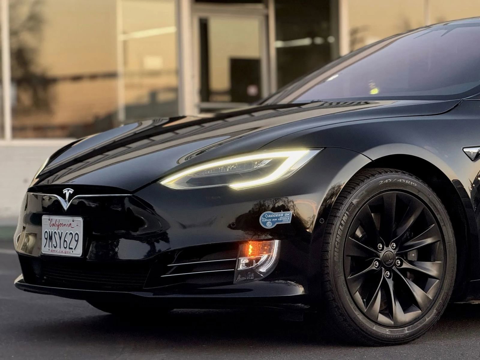 Used 2020 Tesla Model S Long Range Plus image 4
