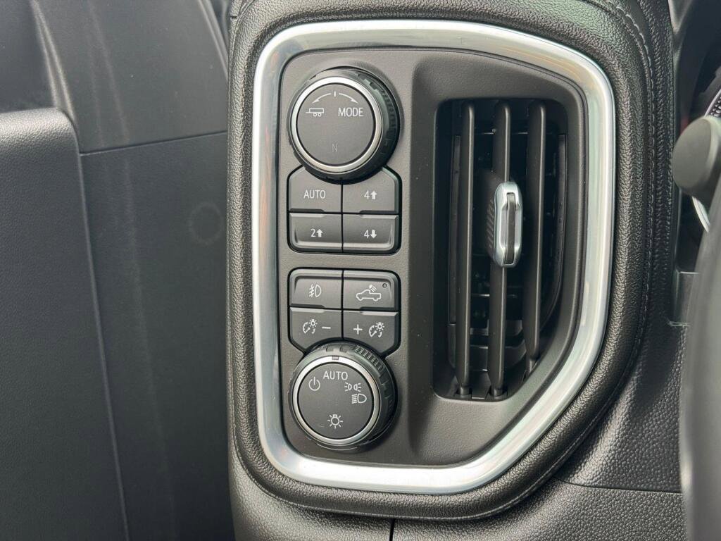 Used 2021 Chevrolet Silverado 1500 RST AWD/4WD image 13