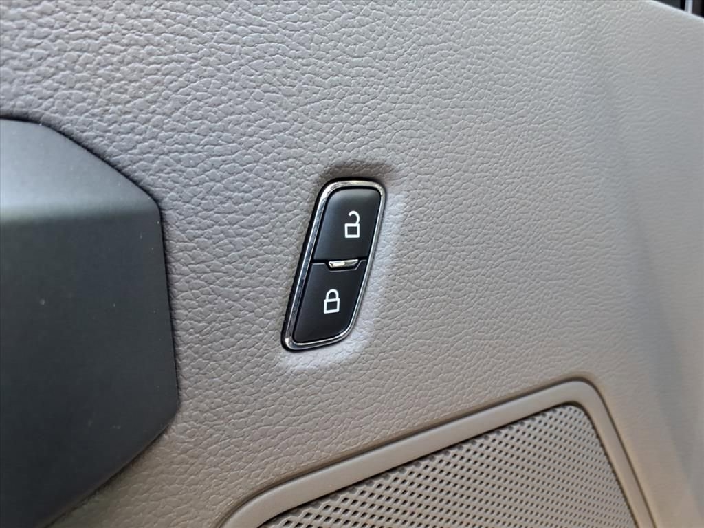 Used 2018 Ford F150 XLT w/ Equipment Group 302A Luxury image 14