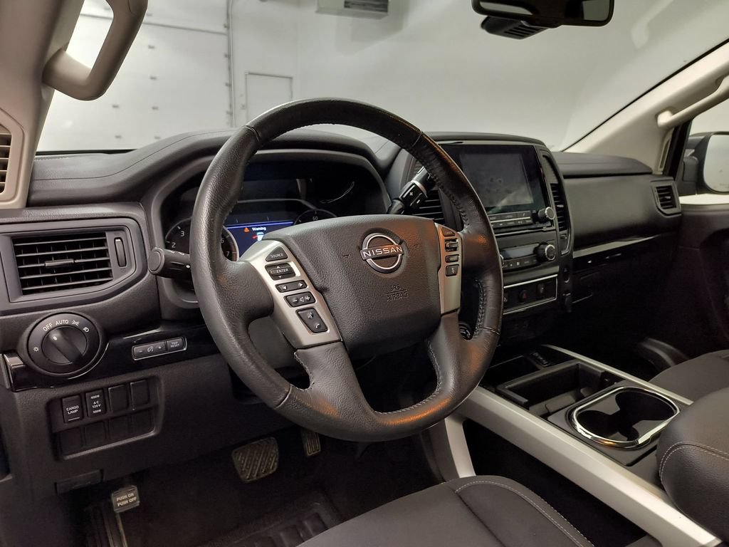 Used 2023 Nissan Titan SV w/ SV Convenience Package AWD/4WD image 4