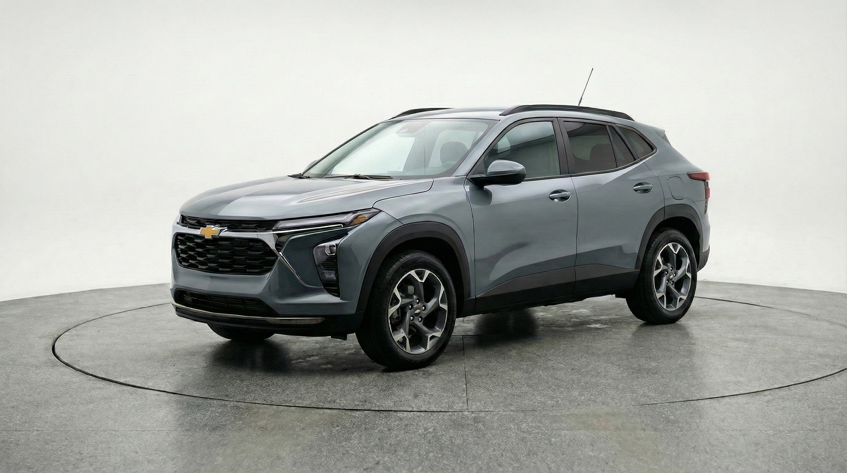 Used 2025 Chevrolet Trax LT image 3