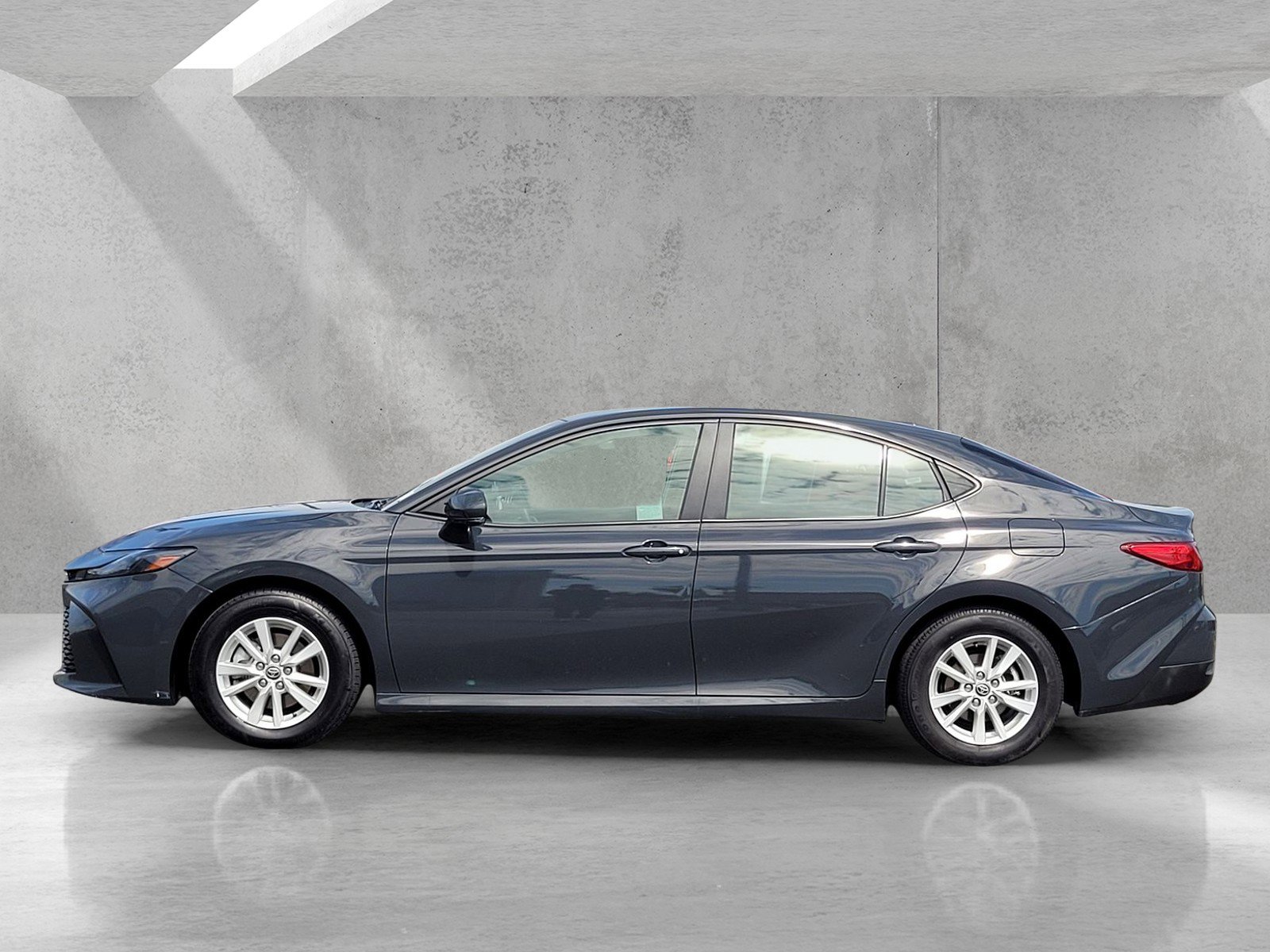 Used 2025 Toyota Camry LE image 7